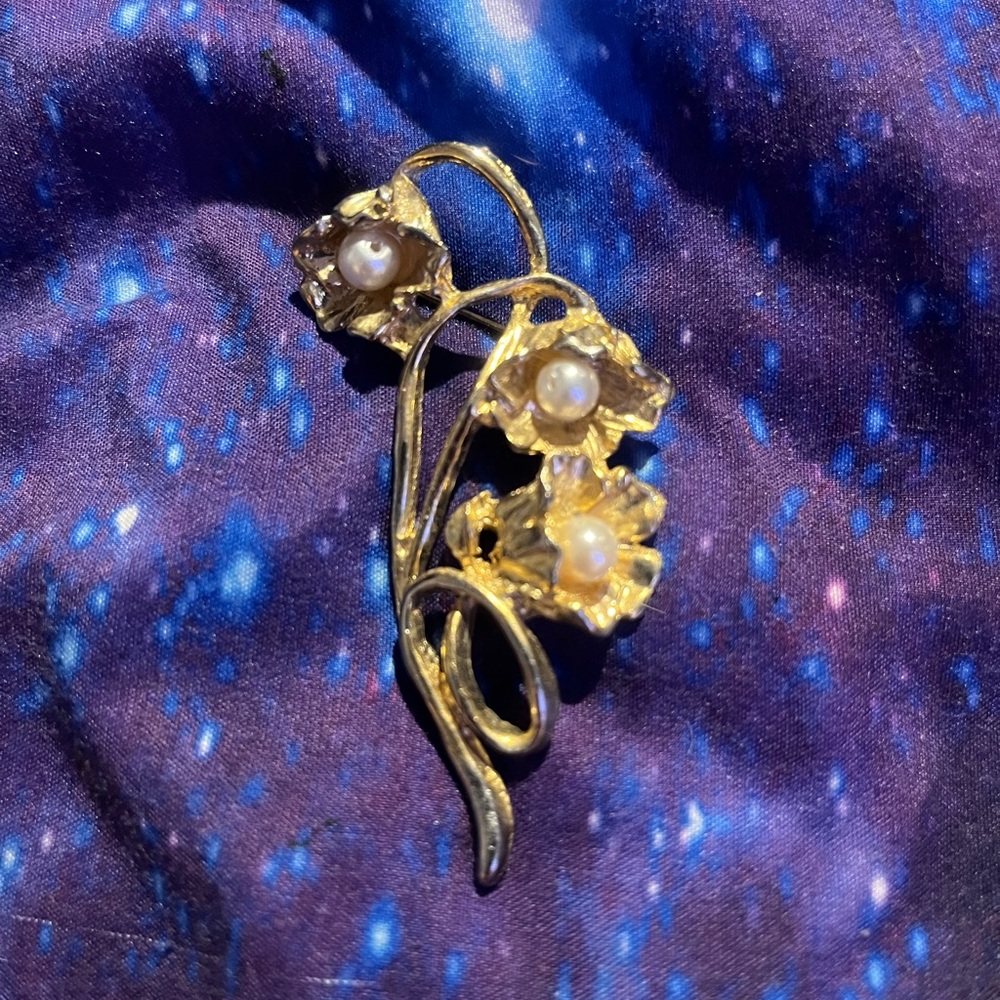 Brooche with pearl